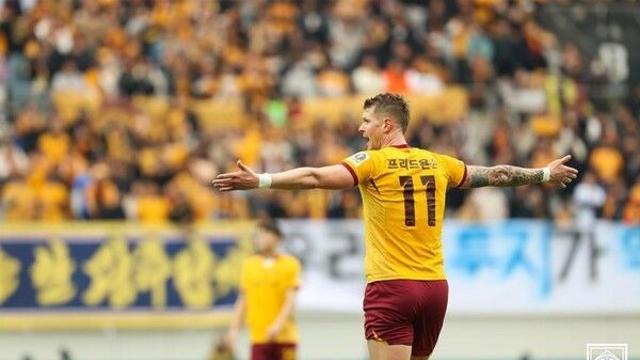 [STN 현장] ‘프리드욘슨 헤더 동점골’ 광주, 코리아컵 결승에서 전북과 1-1 균형 (후반 종료)