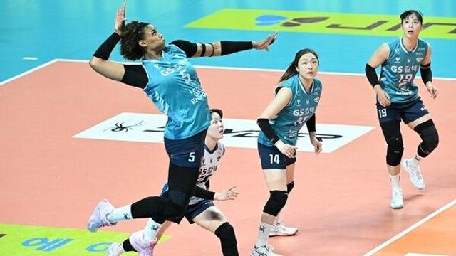 '실바 23점으로 날았다' GS칼텍스, 페퍼저축은행에 3-0 셧아웃 승…3위 도약