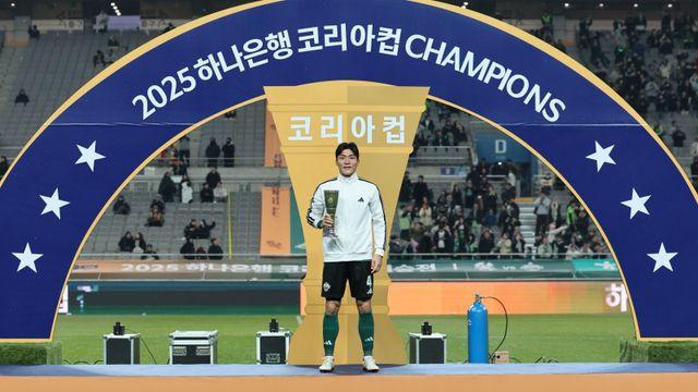 [SD 상암 인터뷰] “K리그1 MVP는 놓쳤지만…”…전북 캡틴 박진섭, 코리아컵 MVP 수상으로 누구보다도 빛났다