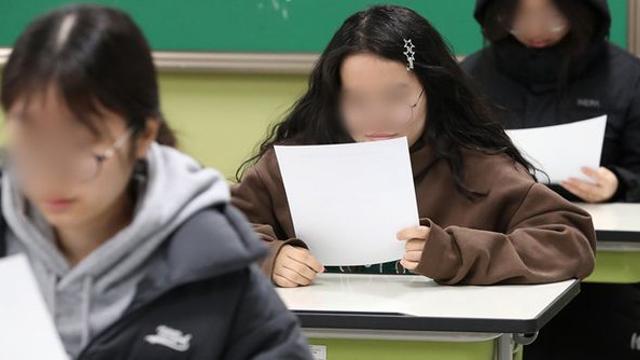 1등급 겨우 3%…“수능 영어, 상대평가로 바꾸자”