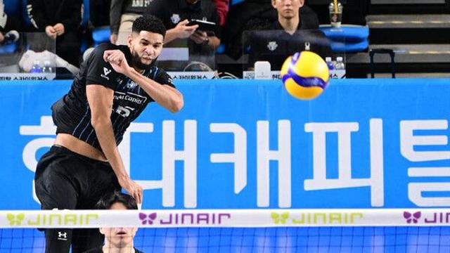 '레오·허수봉 나란히 20점' 현대캐피탈, KB손보 꺾고 2위로…현대건설 2연승(종합)