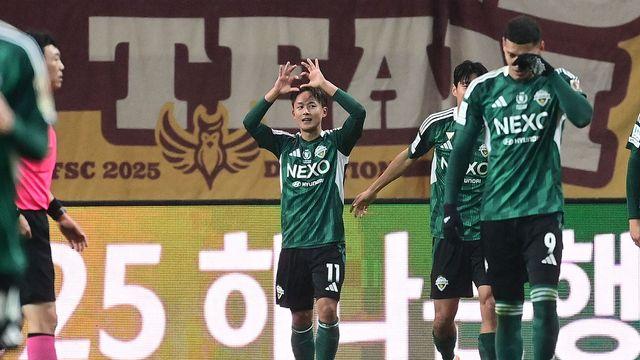 '슈퍼스타 이승우, 포옛 사단에 '2관왕' 안겼다…포엣 없는 전북, 코리아컵 최다 6회 우승 위업→광주 2-1 제압 [현장리뷰]