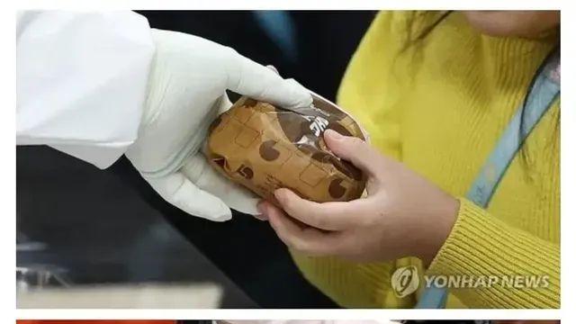 파업으로 대체식 먹는 초등학생들...JPG