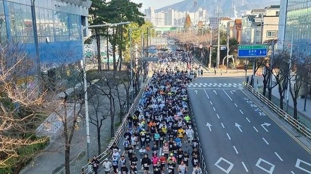 '2025 양산하프마라톤' 기념품 풍성...코스별 상금과 교통통제 구간은?