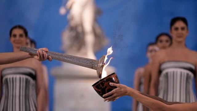 이탈리아, 2026 밀라노-코르티나 동계올림픽 성화 도착…경제효과 53억 유로 전망