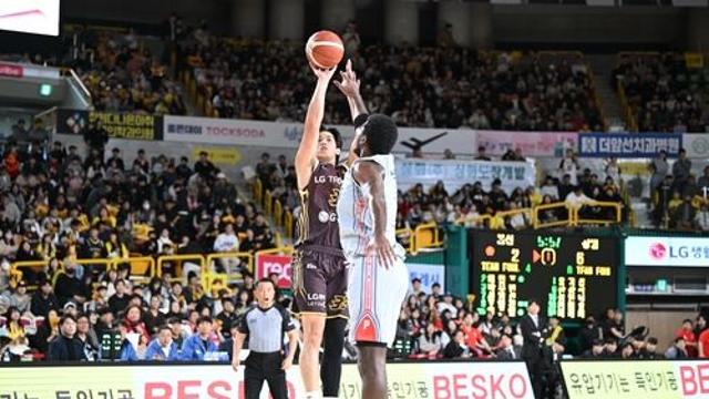 '타마요 24점' 프로농구 LG, 현대모비스 완파…선두 질주(종합)