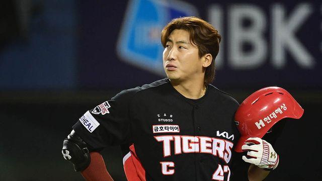 '최형우 우산' 사라졌다! 150억 캡틴, 'DH 관리' 반등 절실→'10홈런 뚝' 에이징 커브 우려 씻을까