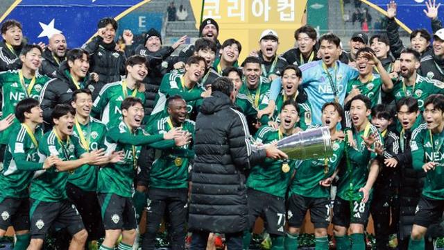 V10 이어 두 번째 더블…‘절대 1강’ 포옛호의 비결은 동기부여