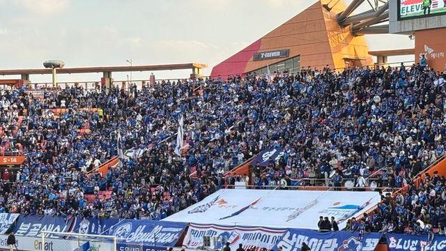 [승강 PO 현장메모] 분노 폭발한 수원 팬들, 결국 “변성환 나가!” 외쳤다