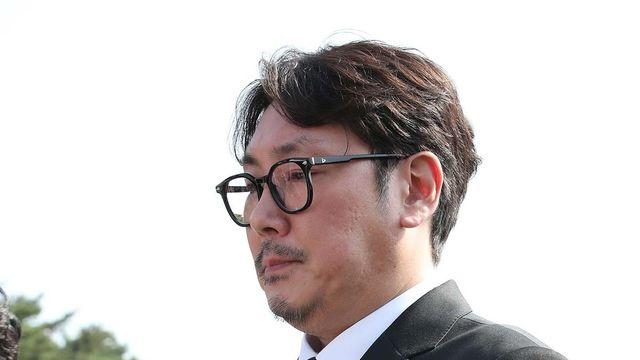 [조진웅 은퇴] “너희는 그리 잘살았냐? 안타깝고 더럽다” 글 올린 가수