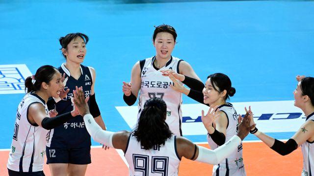 2연패는 없다...한국도로공사, 풀세트 승부 끝에 정관장전 신승→2위와 8점 차