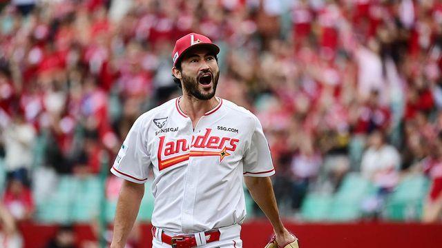 '구단 최초 역사 작성' 245K 외인 에이스 떠났다…'11승' 화이트는 SSG에 남을까