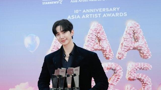 'AAA 4관왕' 이준호, 팬心 흔든 ‘태풍상사’의 남자