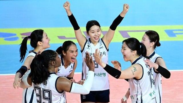 ‘연패는 없다!’ 한국도로공사, 풀세트 접전 끝 정관장 제압...모마 32점 활약