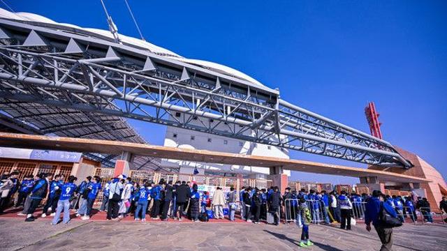 “아메리카노 50분 이상 걸려요” 카페도 매진시킨 수원 팬들… 제주 1만 8천 최다 관중 예상 [케현장]