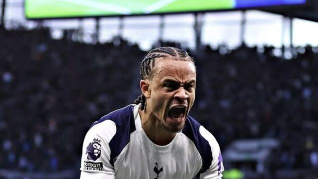 [PL STAR] 손흥민 7번 받고 “나만의 이야기 쓰겠다”라던 시몬스, 드디어 ‘첫 골 신고+POTM’