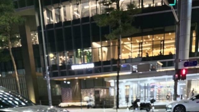 도로변에 떨어진 5만원권들