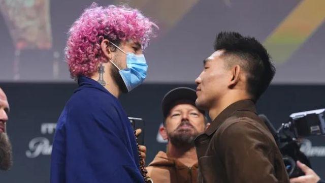 대충격! 中 선수 앞에서 '코로나 마스크' 꺼냈다!…인종 차별 논란 폭발→