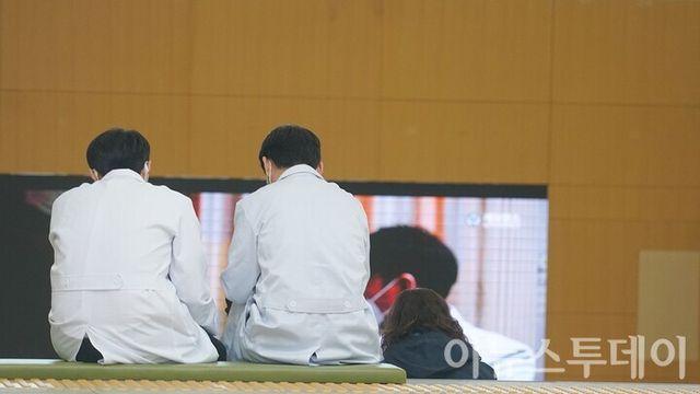 4년 끌어온 전공의 리베이트···의료수사반 재배당, ‘재수사 국면’