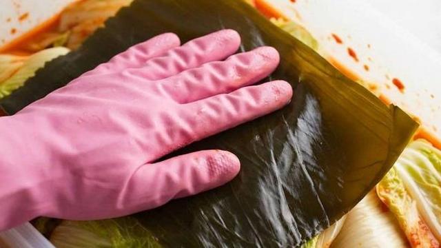 김장 김치, 비닐 말고 ‘이것’ 덮어두세요…겨우내 맛이 달라집니다