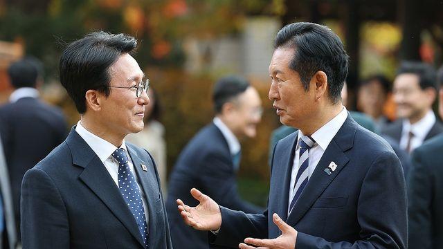 당권 전초전?…黨청년위 행사장서 나란히 특강한 김민석·정청래