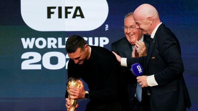 FIFA 회장, '월드컵 우승' 감독 못 알아본 해프닝에 