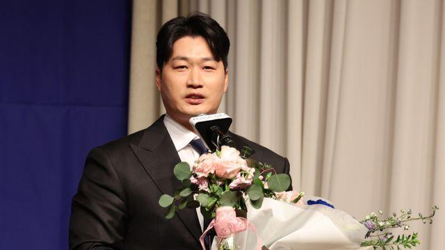 “21년간 감사했습니다” 끝판대장 오승환, 일구대상 수상으로 피날레…전설 박철순·송진우와 영구결번 착장식