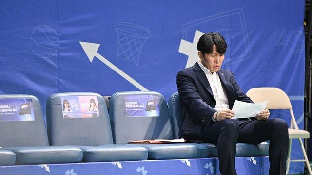 '우승후보' 우리은행의 낯선 순위, 최하위에 밤잠 설치는 위성우 감독