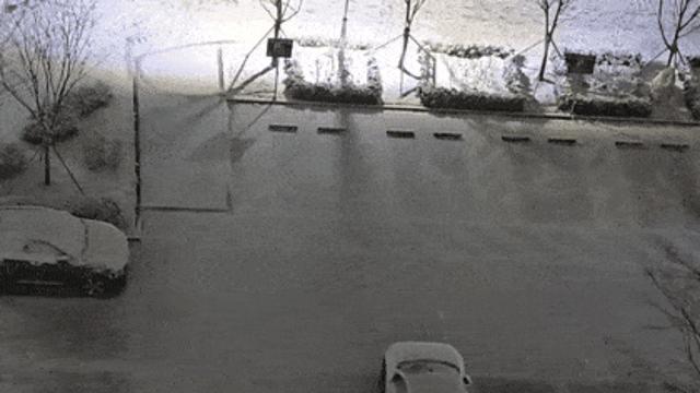 눈오는 날 남편 생일축하 해주는 아내 gif