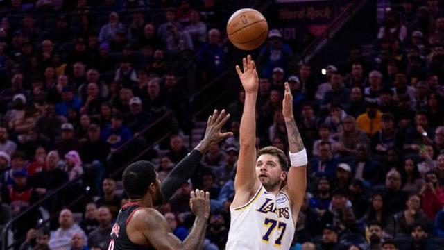 NBA 레이커스, 필라델피아 격파…돈치치 시즌 2호 트리플더블