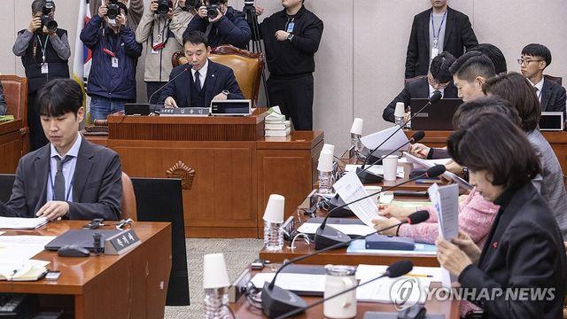 법사소위, '내란재판 중단 금지' 헌재법 개정안 계속 심사키로