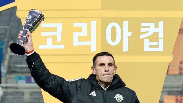 [공식발표] 포옛 감독, 결국 전북 떠난다…