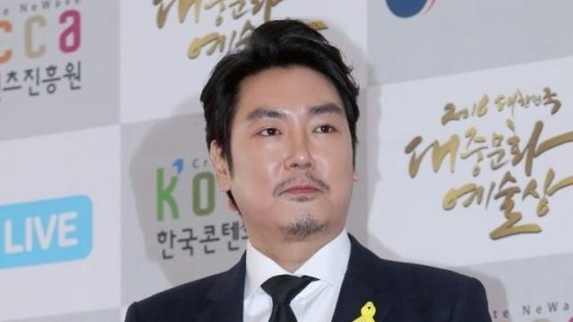 조진웅을 향한 '비난'만으로는 어떤 것도 해결되지 않는다