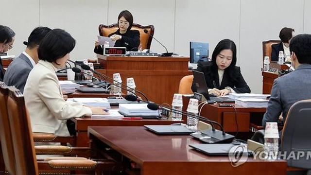 국회 교육위, 법안소위서 '4세·7세 고시' 금지법 통과