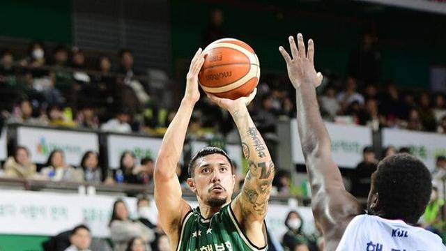 프로농구 DB, 현대모비스 82-77 격파…공동 3위 도약