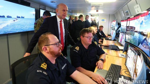英, '러 대응' 첨단기술 활용 북대서양 방위 강화