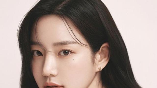 '이승기 처형' 이유비, 근황 보니…데뷔 첫 영화제 MC, 김동완과 호흡 [공식]