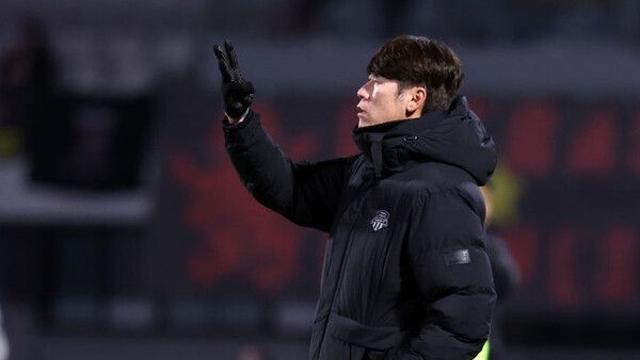 강등에 눈시울 붉힌 수원FC 김은중 감독 