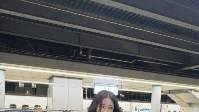 日 찾은 ITZY 채령·유나 근황 공개…