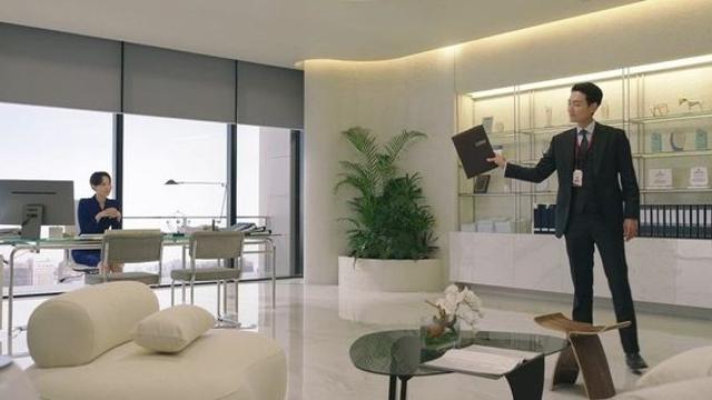 화제 종영작과 바통터치…같은 날 방영된 경쟁작 이기고 첫방부터 뜨거운 韓드라마