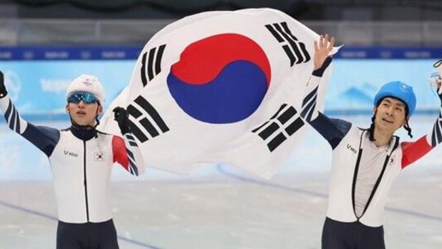 '이승훈 은퇴' 빙속 매스스타트, 정재원·박지우 선전에 미소