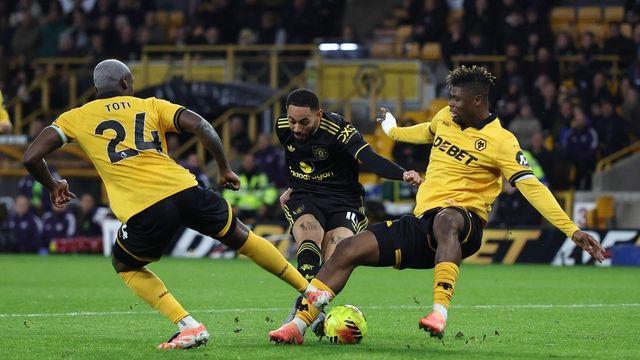 '황희찬 결장' 울버햄프턴, 맨유에 1-4 완패…EPL 8연패