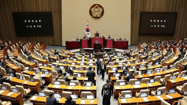 [본회의] 정기국회 마지막 본회의 아수라장·고성으로 끝나...우원식, 국힘 필버 중 정회 선포