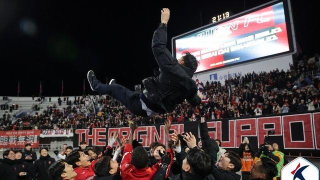 [STN 현장] 여름의 언쟁이 겨울의 환호로…부천 팬들과 이영민 감독이 만든 '승격 드라마'