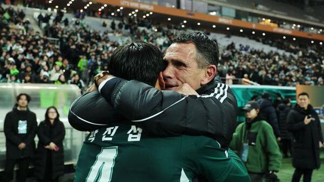 1년 만에 '2관왕' 포옛 감독, 반복된 잡음에 K리그 전북과 결별