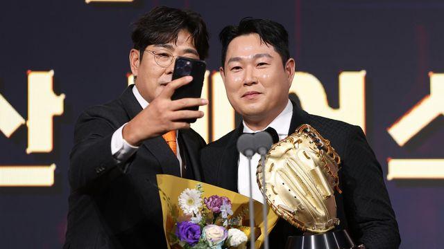 이승엽과 어깨 나란히…양의지, 역대 최다 타이 10회 수상 