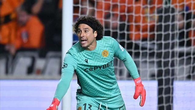 한국 월드컵 비상! 7년 전 월드컵서 한국 울린 골키퍼 멕시코 대표팀 컴백 가능성↑