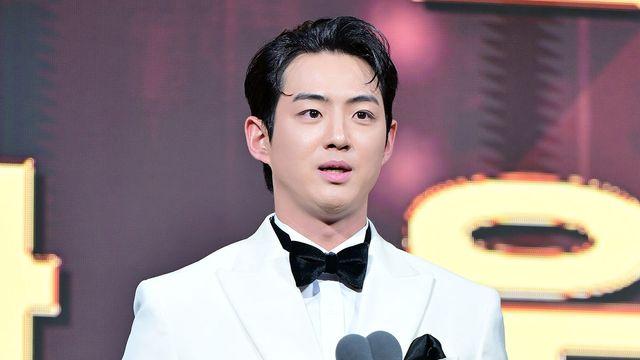 '김성윤 대리수상' 불발 아쉽네! 구자욱, 네 번째 GG 품었다 