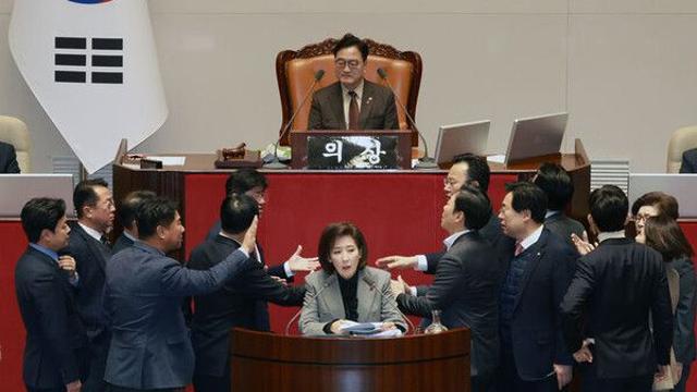 국힘, '민주당 강행 8대 악법' 저지 투쟁…필리버스터에 천막농성까지