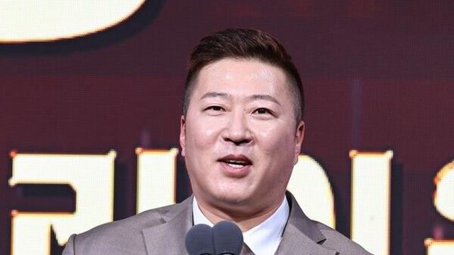 [GG 시상식] '41세 11개월 23일' 최형우, 새 역사 썼다…